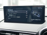 こちらのお車には先進安全装備が多数搭載されています。衝突被害を回避あるいは軽減するためのブレーキや、後方死角からの接近警報、車線逸脱を防止する警報装置など、詳しくはスタッフまでお尋ねください。