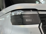 LEDヘッドライトは、点灯の瞬間から最大光量を発揮し、突然暗くなるトンネルなどでの安定感を高めます。