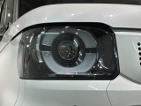 LEDヘッドライトは、点灯の瞬間から最大光量を発揮し、突然暗くなるトンネルなどでの安定感を高めます。