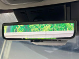 【デジタルインナーミラー】後席の大きな荷物や同乗者で後方が確認しづらい時でも安心!カメラが撮影した車両後方の映像をルームミラー内に表示。クリアな視界で状況の確認が可能です!