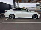 【安心のレクサス中古車保証付き】無料で1年間、走行距離は無制限です。さらに有料で、3年間まで延長可能、約60項目、5000部品が保証対象でございます。