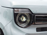 【ヘッドライト】省電力で長寿命の明るく運転しやすいLEDヘッドランプです。明るく照らすので暗い夜道からお客様を守ってくれます。