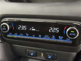 左右独立温度コントロールフルオートエアコンです。運転席、助手席それぞれで独立して温度設定ができます。冷え性の方が乗っても安心ですね♪