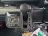 フルオートエアコンで1年中車内は快適!