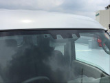 障害物を感知して、衝突の可能性がある場合、運転者へ警告音を発したり、衝突の可能性が高い場合、ブレーキの補助操作を行い、減速して衝突被害を軽減するシステムです。