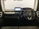 【前方視界】開放的な前方視界!運転がしやすく疲れにくいです♪窓が大きく、見通しがとっても良いおクルマですよ♪