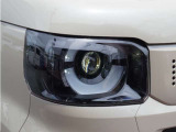 【ヘッドライト】省電力で長寿命の明るく運転しやすいLEDヘッドランプです。明るく照らすので暗い夜道からお客様を守ってくれます。