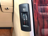 【シートヒーター&ベンチレーション】夏場は涼しい風でお尻や背中の熱やムレを防ぎ、冬はエアコンよりも早く温まってポカポカに!季節を問わず快適に過ごせます。