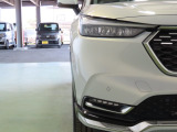 LEDヘッドライトは、点灯の瞬間から光量を発揮し、突然暗くなるトンネルなどでの安定感を高めます。