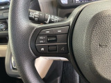 ステアリングにオーディオ操作スイッチが付いています。オーディオ画面に直接タッチしなくても操作が出来ますので、運転に集中できます。