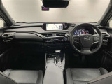 「中古車ハイブリッド保証」付き。ハイブリッド機構を無償で保証します。保証期間は、初度登録年月から10年目まで、またはロングラン保証が終わってから3年間。ただし累計走行距離が20万km以内です。