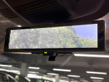 【インテリジェントルームミラー】後席の大きな荷物や同乗者で後方が確認しづらい時でも安心!カメラが撮影した車両後方の映像をルームミラー内に表示。クリアな視界で状況の確認が可能です!