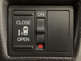 【パワースライドドア】助手席側がパワースライドドアになっており、運転席のスイッチやスマートキーでも開閉が可能です!開口部も広いので乗り降りも楽々♪