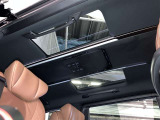 爽やかな風と光が差し込む開放的な車内で、至福のドライブを心ゆくまで。