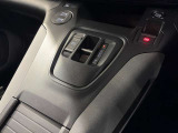 シフトレバーも操作性良く出来ています。運転縞柄ドライブモードを切り替え可能です。