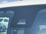 【インテリジェントエマージェンシーブレーキ】フロントカメラで前方の車両や歩行者を検知。衝突しそうな時は衝突被害軽減ブレーキが作動、衝突回避をサポート。より安全にドライブをお楽しみいただけます。
