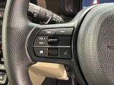 ステアリングにオーディオ操作スイッチが付いています。オーディオ画面に直接タッチしなくても操作が出来ますので、運転に集中できます。