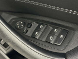 ドアミラー調整とパワーウインドウスイッチは操作し易い位置に装備されております