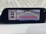 狭い場所での駐車やすれ違いなどでより的確な運転操作に役立つ360&deg;ビューモニターが装備されています。