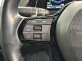 ステアリングにオーディオ操作スイッチが付いています。オーディオ画面に直接タッチしなくても操作が出来ますので、運転に集中できます。