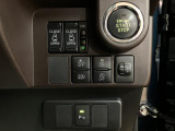 リヤのスライドドアを電動で開閉することが可能になっています☆運転席からもリモコンキーからもドアのハンドルからも開閉が可能です☆