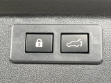 【パワーバックドア】スマートキーや運転席のボタンを押すだけでリアゲートが自動で開閉します!荷物を持っている時や、高い位置にあるバックドアを閉める際に便利な機能です♪