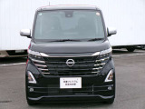 衝突軽減ブレーキ、車線逸脱警報、フロント&バックソナー、踏み間違い防止アシスト。安全装備充実。