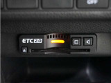 ◆ETC2.0装着◆進化したドライブ体験。料金収受システムだけだったETCが生まれ変わって、高速道路を賢く使うETC2.0に進化しました。多彩な情報サービスが便利で快適なドライブ体験を提供します。