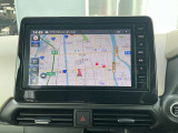 日産オリジナルナビゲーション。大型モニターを採用。画面が大きいので、タッチ操作もスムースで快適です。