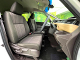 運転席シート廻りは使用感も少なく、良好な状態となっています。丁寧に使われていたことがよくわかりますね。