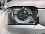 LEDヘッドライトは、点灯の瞬間から最大光量を発揮し、突然暗くなるトンネルなどでの安定感を高めます。