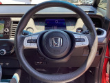 運転にかかわる様々な操作を安全に行えるように視点移動が少なく操作性に配慮されたスイッチ類が凝縮されたコクピットです。