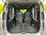 普段のお買い物や通勤、送迎等に十分な荷室スペースを確保しております。セカンドシートを倒すと、大きな荷物の積載も可能です♪