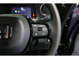 Hondaセンシングの機能のひとつ、アダプティブクルーズコントロール付!アクセルから足を離しても設定したスピードと前車との車間を保ち走行してくれます!車線維持もアシスト☆高速道路で疲労軽減ですね☆