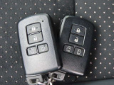 カギを取り出す手間がなく施錠開錠・エンジン始動ができる便利なスマートキーです!荷物で手がふさがっていたり、雨天時にも役立ちます☆