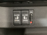 【両側パワースライドドア】両側がパワースライドドアになっており、運転席のスイッチやスマートキーでも開閉が可能です!開口部も広いので乗り降りも楽々♪