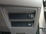 オートマチックハイビームとは、先行車や対向車のライトを認識し、ハイビームとロービームを自動で切り替える機能です。夜道の視界を確保します。詳細は販売店スタッフまでおたずねください。