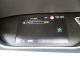 【VDC】滑りやすい路面などでのハンドル操作で車両が横滑りしそうになると、ブレーキおよびエンジン出力を制御し車両の安定性を向上させる。