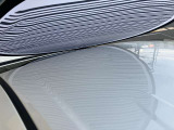 ルーフに、1cm〜5cmほどのへこみが複数ある車両となっております。