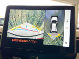 【パノラミックビューモニター】専用のカメラにより、上から見下ろしたような視点で360度クルマの周囲を確認することができます☆死角部分も確認しやすく、狭い場所での切り返しや駐車もスムーズに行えます。