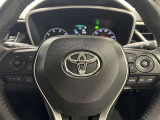 運転中に便利なステアリングスイッチ。前方車を追従するレーダークルーズコントロール付き。