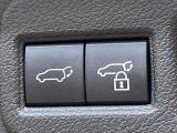 【パワーバックドア】スマートキーや運転席のボタンを押すだけでリアゲートが自動で開閉します!荷物を持っている時や、高い位置にあるバックドアを閉める際に便利な機能です♪