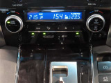 左右独立温度コントロールフルオートエアコンです。運転席、助手席それぞれで独立して温度設定ができます。冷え性の方が乗っても安心ですね♪