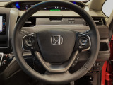 運転にかかわる様々な操作を安全に行えるように視点移動が少なく操作性に配慮されたスイッチ類が凝縮されたコクピットです。