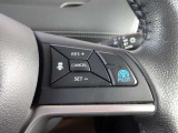 プロパイロットスイッチ!速度を設定するとアクセルを踏んでなくても走ります。高速道路時はハンドルは持っているだけでOK!運転に便利な機能です。