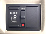 【パワースライドドア】スマートキーや運転席のスイッチでスライドドアの開閉が可能♪電動だから力を入れてドアを開ける必要が無く、小さいお子様でも、重い荷物を持っている時もラクに開け閉めできます♪
