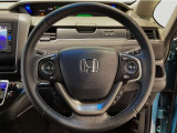 運転にかかわる様々な操作を安全に行えるように視点移動が少なく操作性に配慮されたスイッチ類が凝縮されたコクピットです。