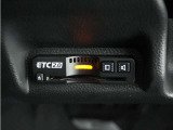 ◆ETC2.0装着◆進化したドライブ体験。料金収受システムだけだったETCが生まれ変わって、高速道路を賢く使うETC2.0に進化しました。多彩な情報サービスが便利で快適なドライブ体験を提供します。