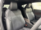高いホールド性で運転姿勢が安定します。長距離ドライブでも疲れにくいのが魅力です。