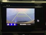 バックでの車庫入れも安心です!リアカメラが付いているバックモニター付のナビを装備しております。操作線もついており距離感も画面から確認できます。